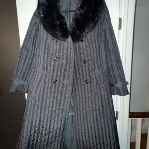 Elegant Black Double-Breasted Coat with Fur Collar